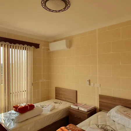 Traditional 3-bed With Gozo Views In Xagħra