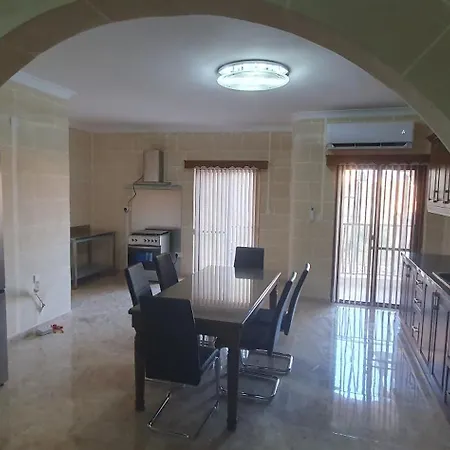 Traditional 3-bed With Gozo Views In * Xagħra