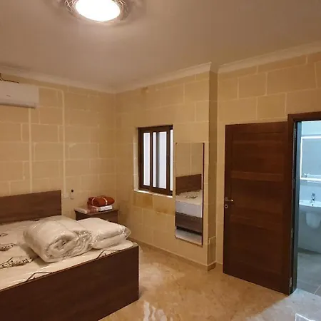 Traditional 3-bed With Gozo Views In Apartamento *