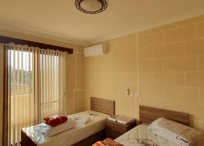 Traditional 3-bed With Gozo Views In Xagħra