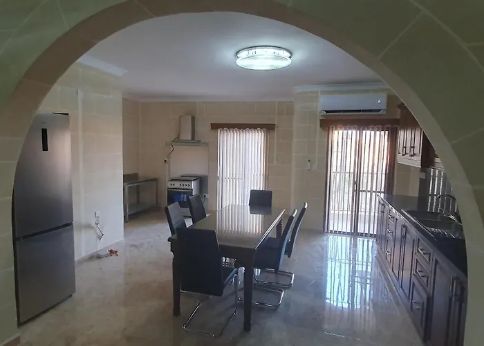 Traditional 3-bed With Gozo Views In * Xagħra
